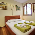 In Mit Eigener Terrasse By Interhome 아파트