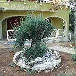 In Mit Eigener Terrasse By Interhome * 바슈카