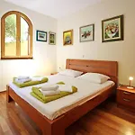 In Mit Eigener Terrasse By Interhome דירה
