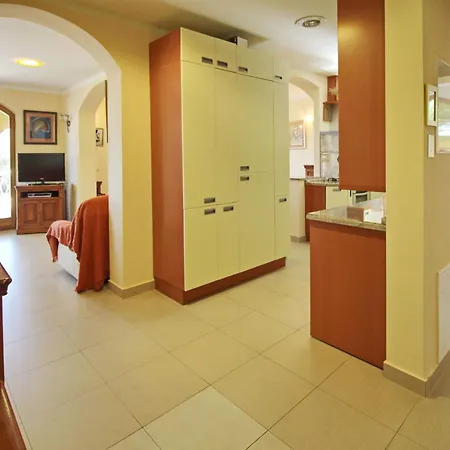 In Mit Eigener Terrasse By Interhome Appartamento