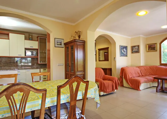 In Mit Eigener Terrasse By Interhome Appartamento