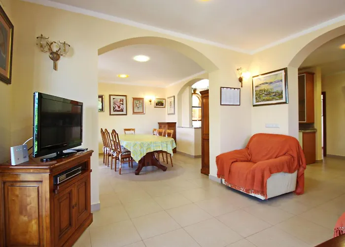 Appartamento In Mit Eigener Terrasse By Interhome